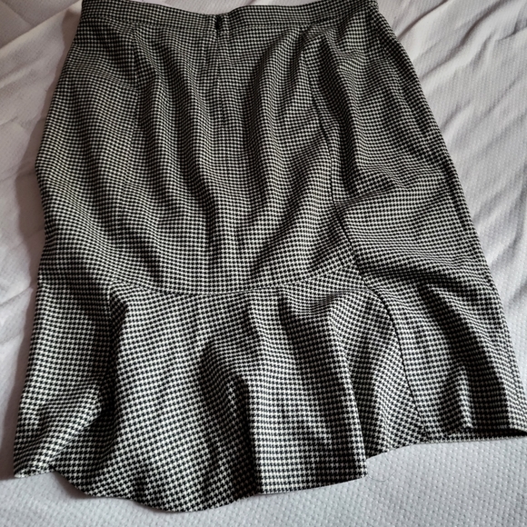 Skirt - Picture 2 of 3